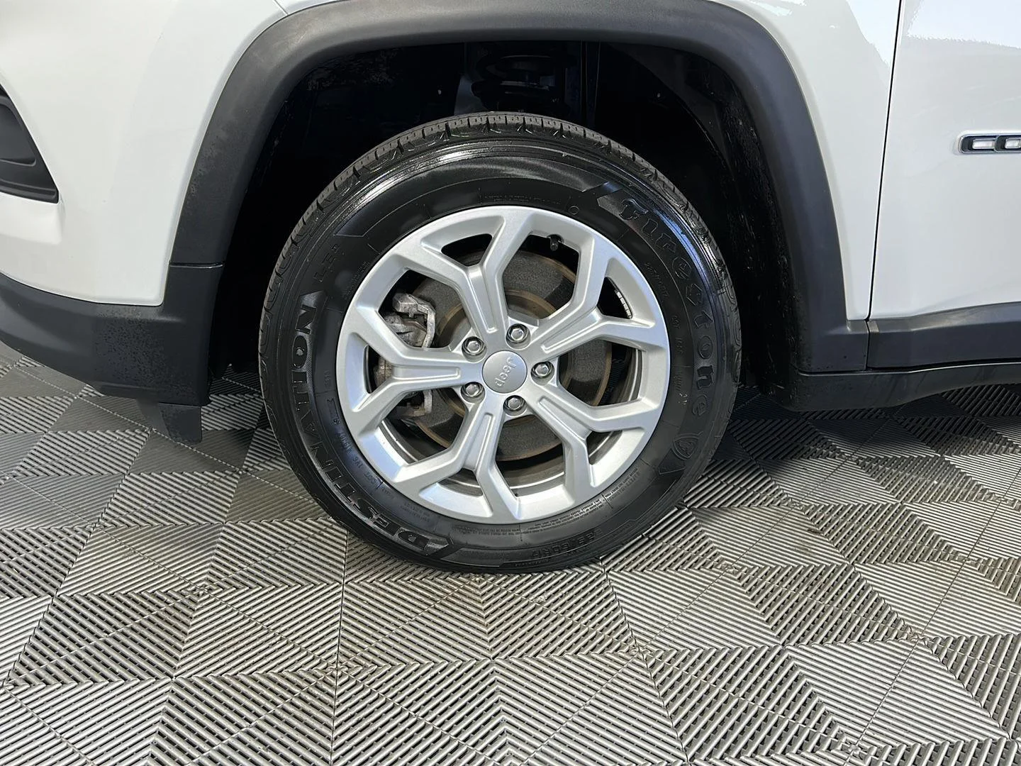 Used 2024 Bright White Clearcoat Jeep Latitude image 8