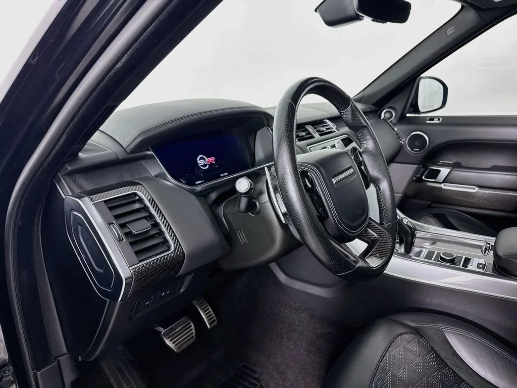 Used 2021  Land Rover SVR image 4