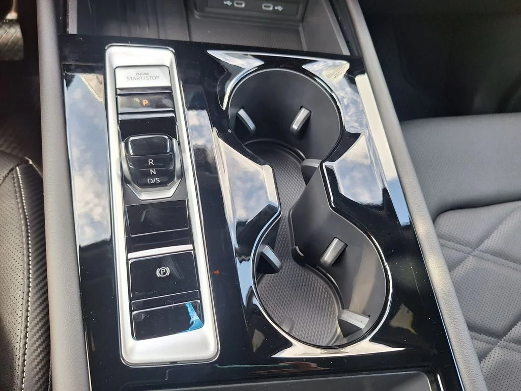 New 2026 Black Volkswagen 2.0T SE w/Technology image 18