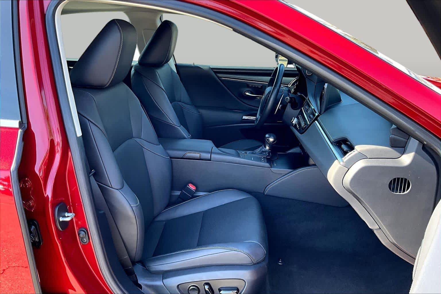 Used 2022 Matador Red Mica Lexus  image 8