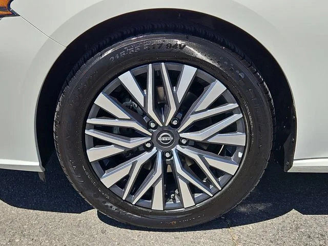Certified Used 2025 Glacier White Nissan 2.5 SV image 10