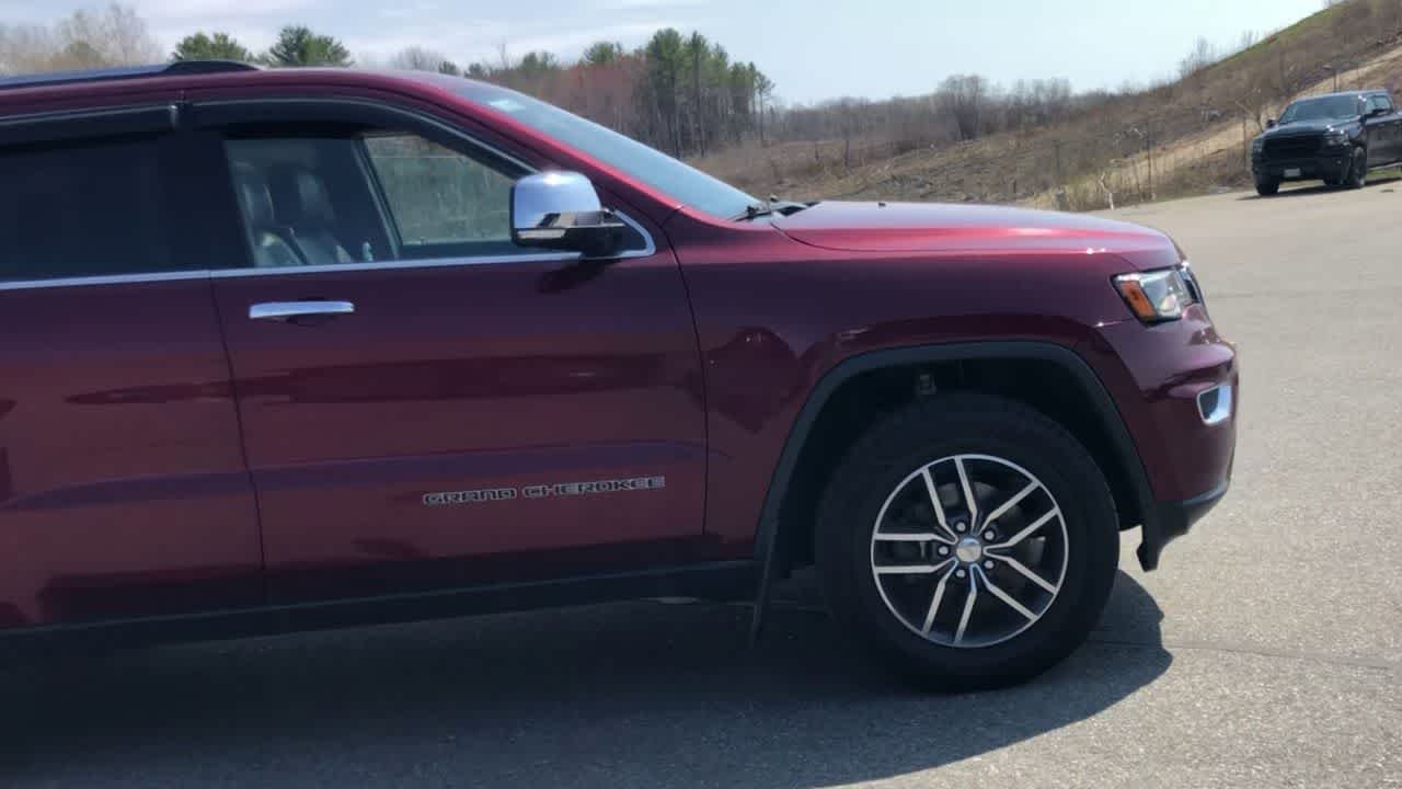 Used 2018 Velvet Red Pearlcoat Jeep Limited image 9