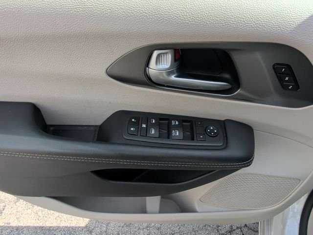 Used 2024 Silver Chrysler Touring L image 25
