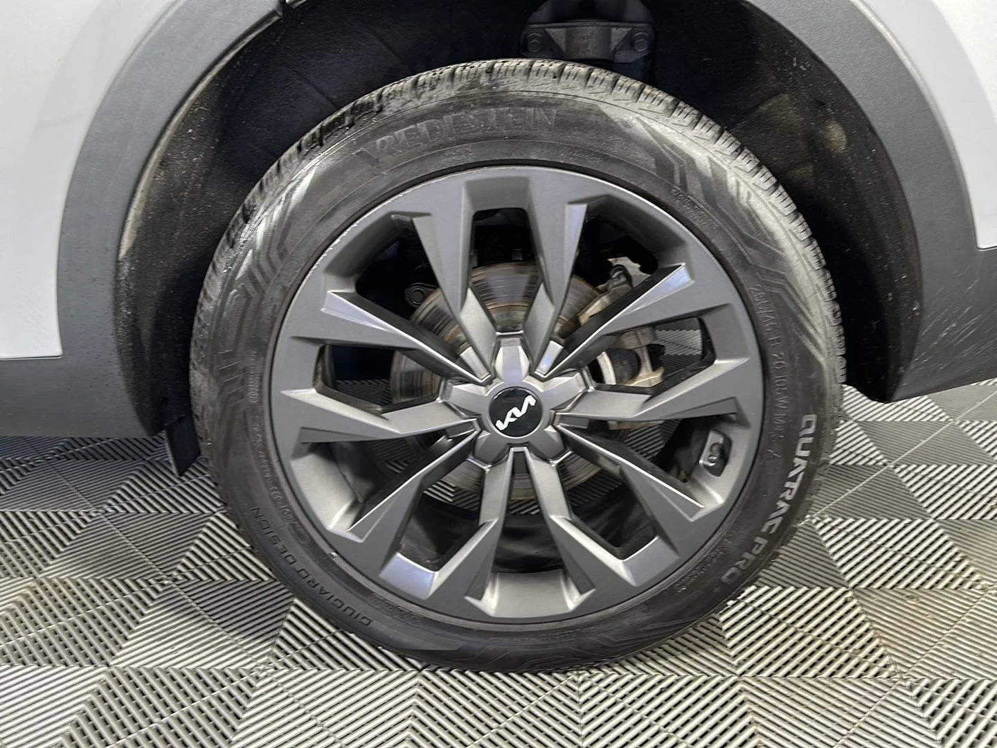 Used 2023 Wolf Gray Kia X-Line EX image 13