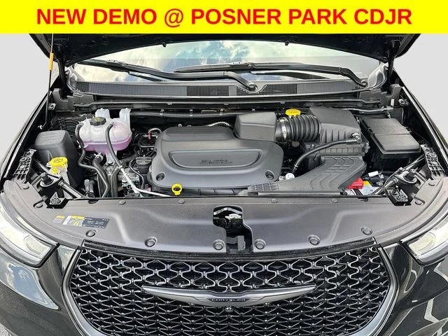 New 2026 Diamond Black Crystal Pearl-Coat Exterior Paint Chrysler Limited image 34