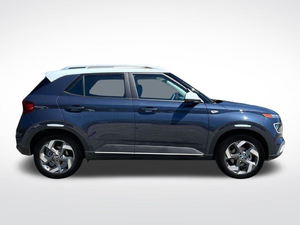 2025 Hyundai Venue Limited - Photo 28