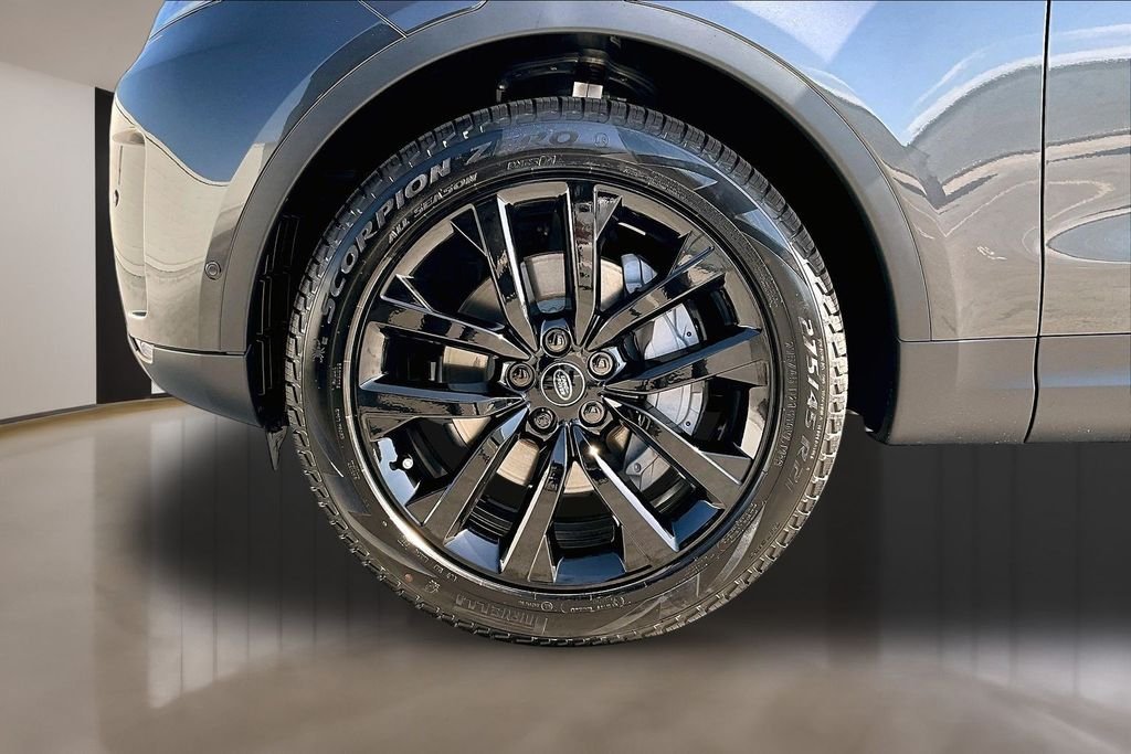 New 2026 CARPATHIAN GREY Land Rover S image 14