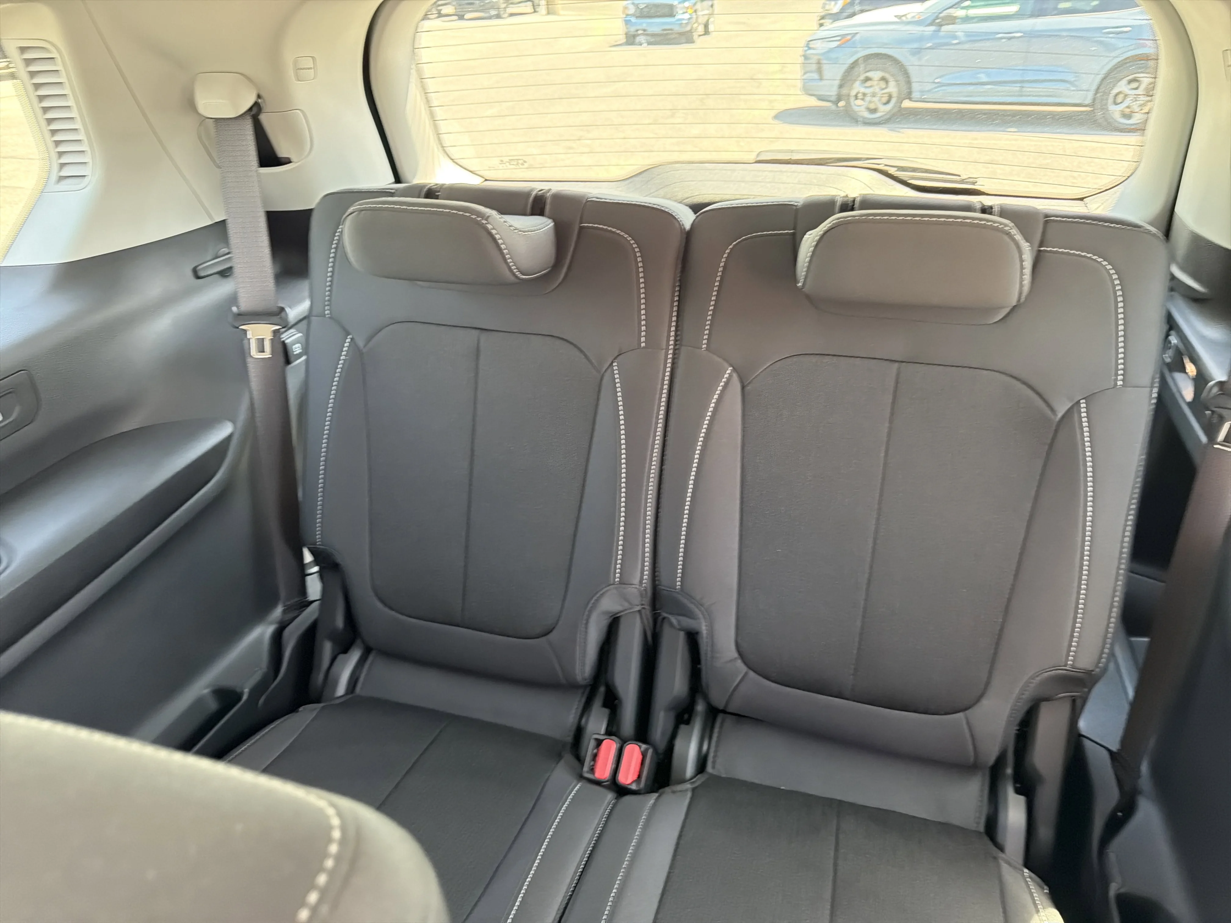 Used 2023 Velvet Red Pearlcoat Jeep Laredo image 14