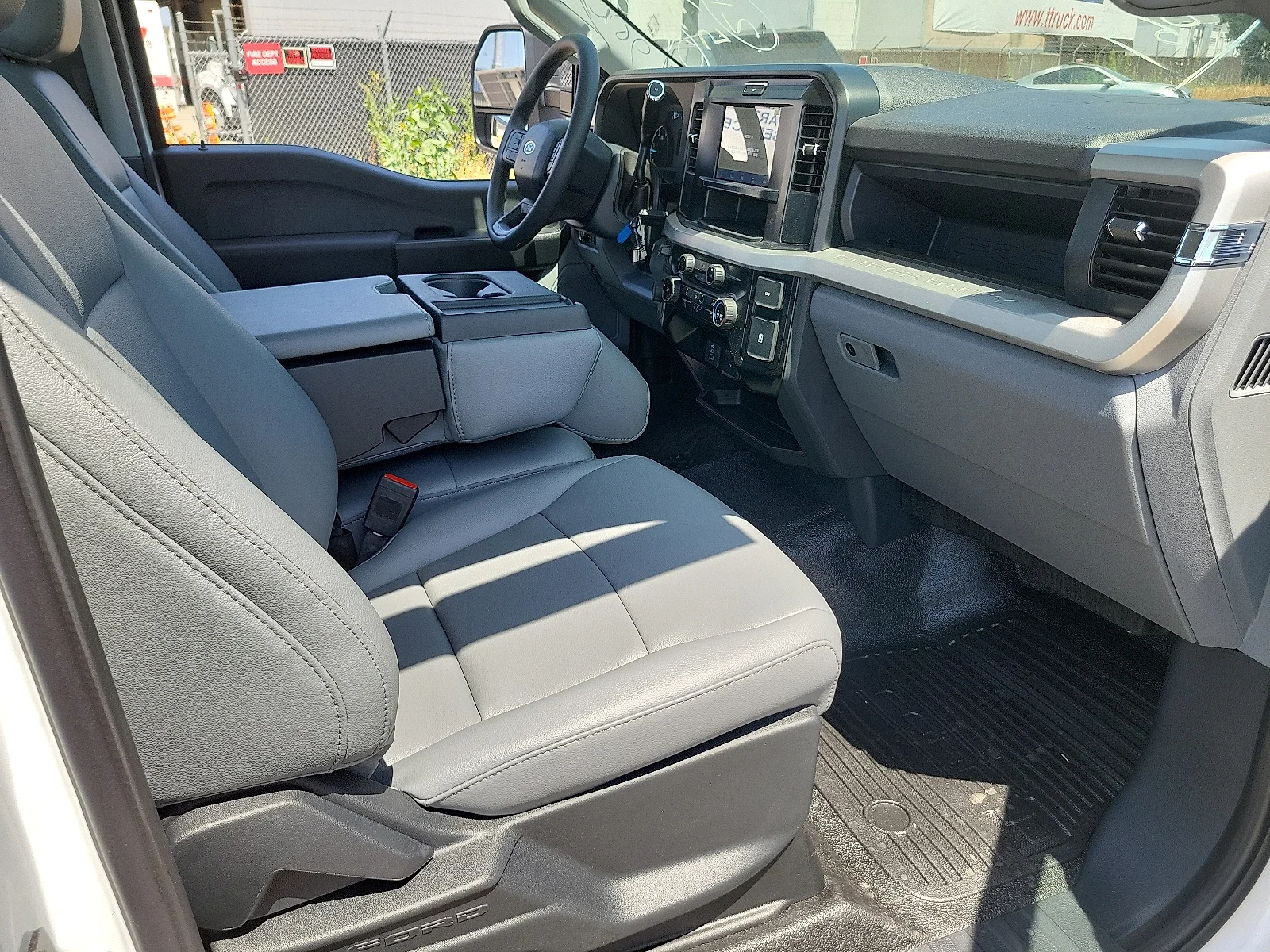 2025 Ford F-350 Super Duty Chassis Cab XL - Photo 22