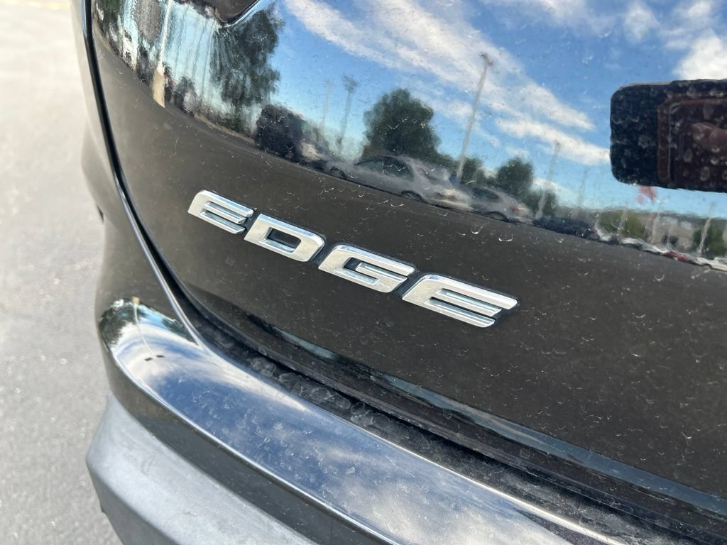 Used 2019 Black Metallic Ford SEL image 9