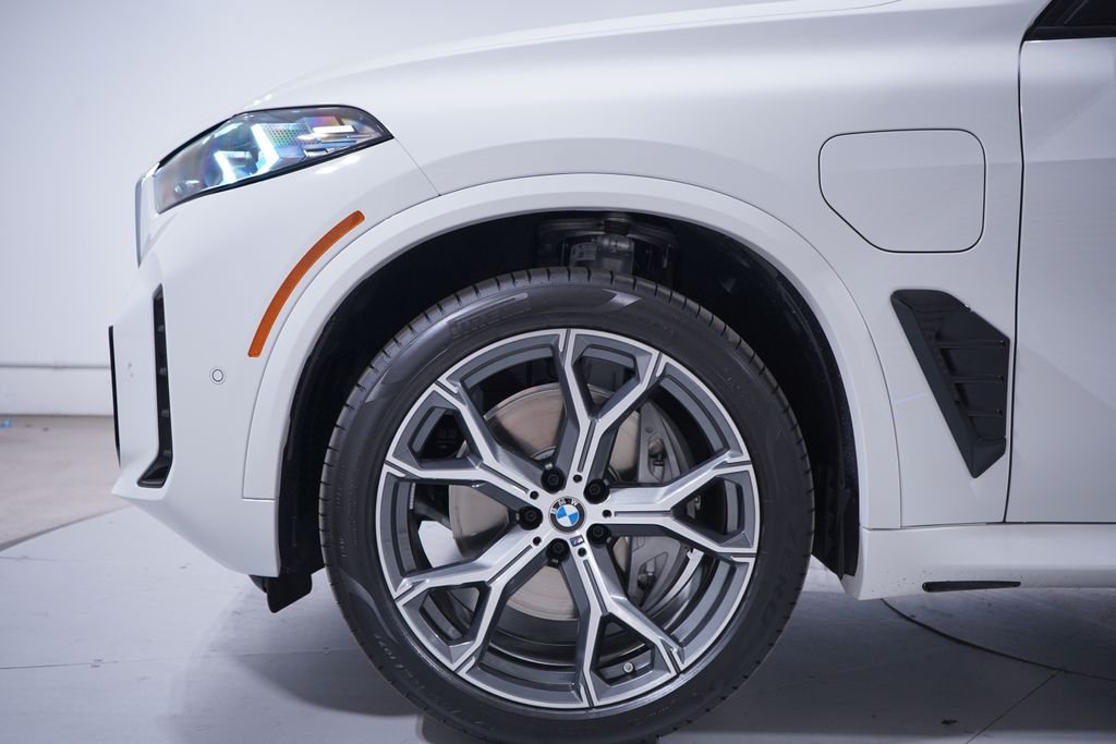 New 2026 Alpine White BMW xDrive50e image 2