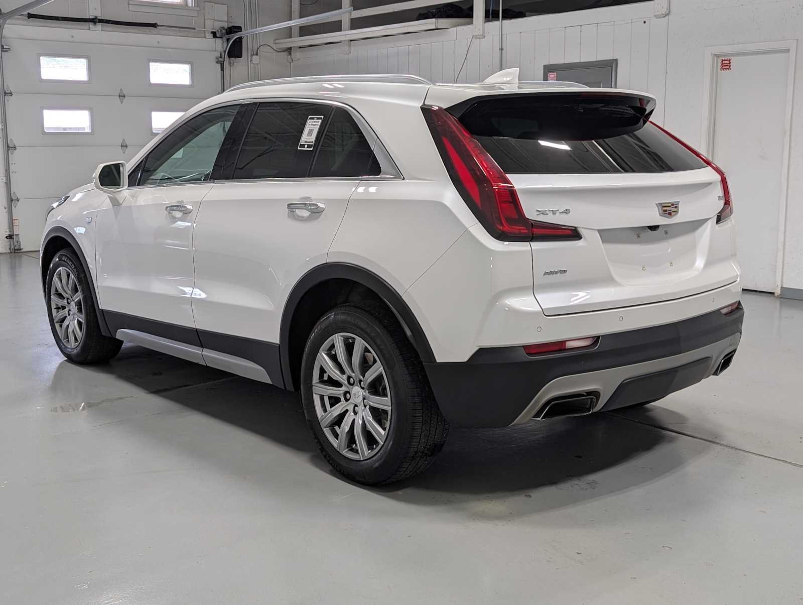 Used 2019 CRYSTAL WHITE TRICOAT Cadillac AWD Premium Luxury image 10