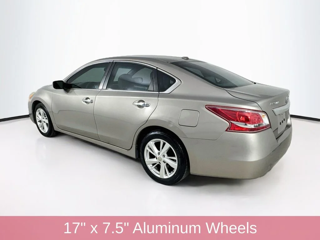 Used 2013 Beige Nissan 2.5 SV image 5