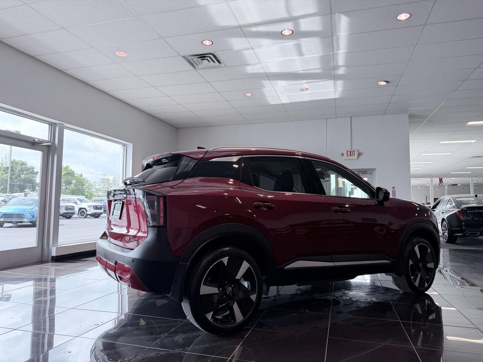 Used 2025 Scarlet Ember Tintcoat Nissan SR image 12