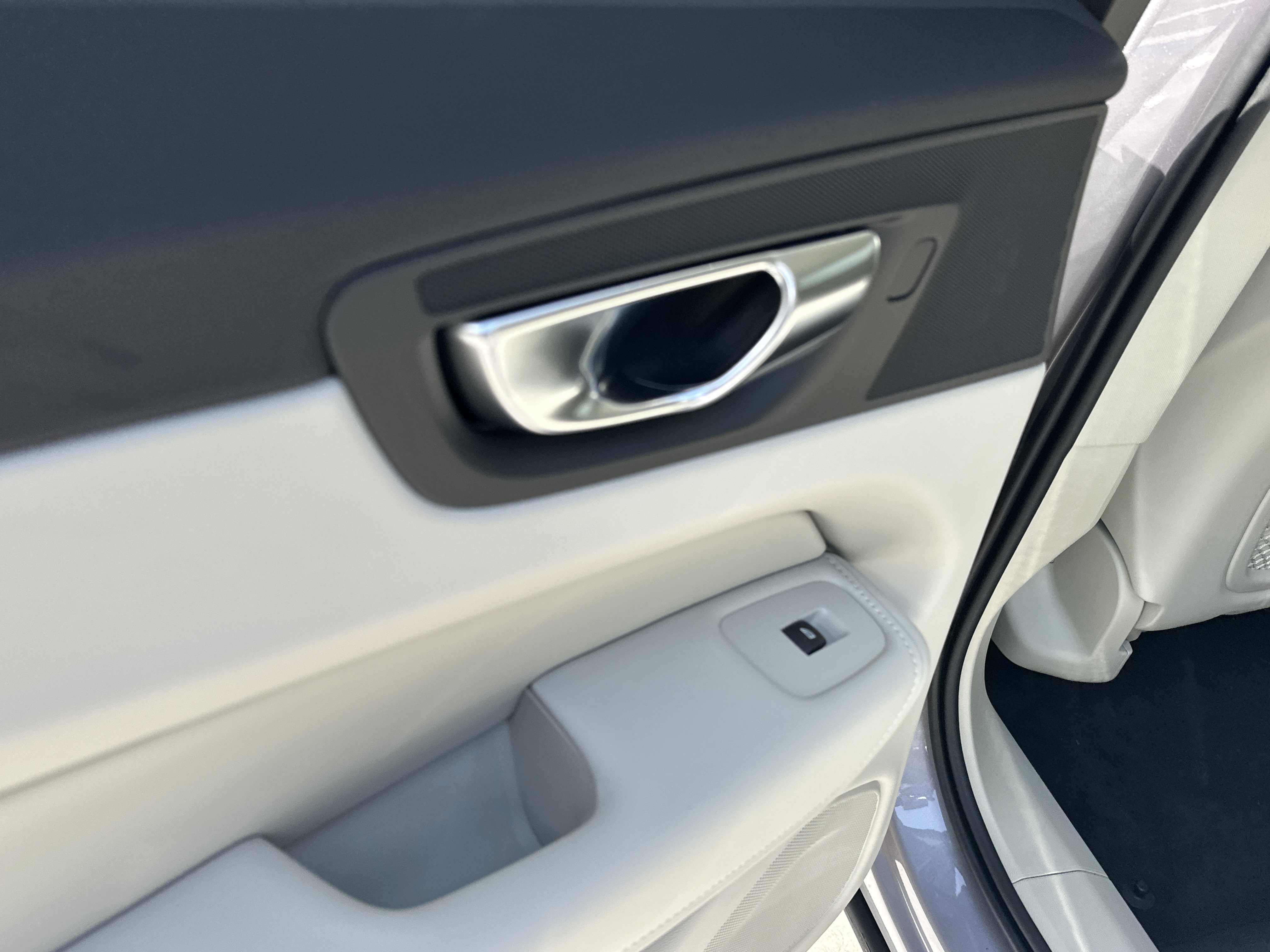 New 2026 Aurora Silver Volvo Ultra image 15