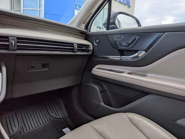 Used 2020 Blue Lincoln Reserve image 16