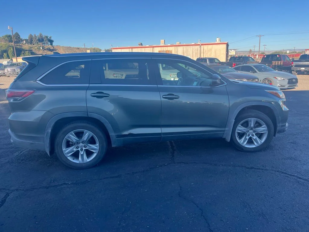 Used 2015 Jade Metallic Toyota Limited Platinum V6 image 10