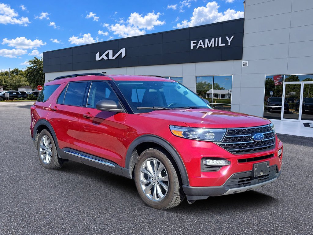 Used 2021 Red Metallic Ford XLT image 1