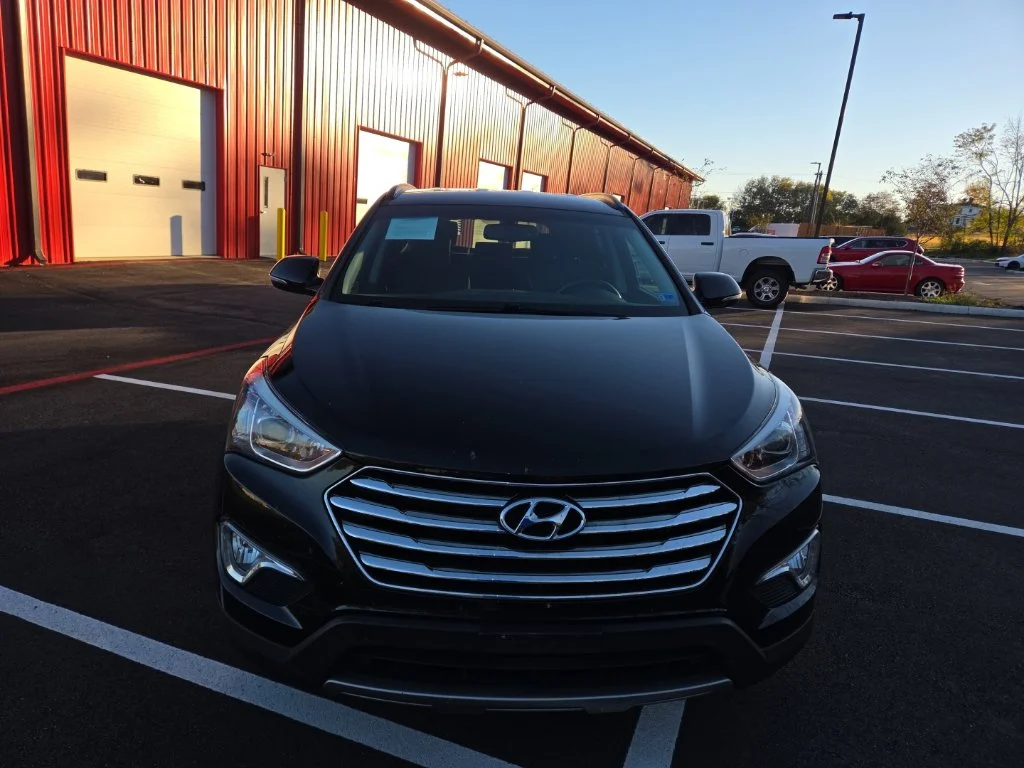 Used 2016 Black Hyundai SE image 2