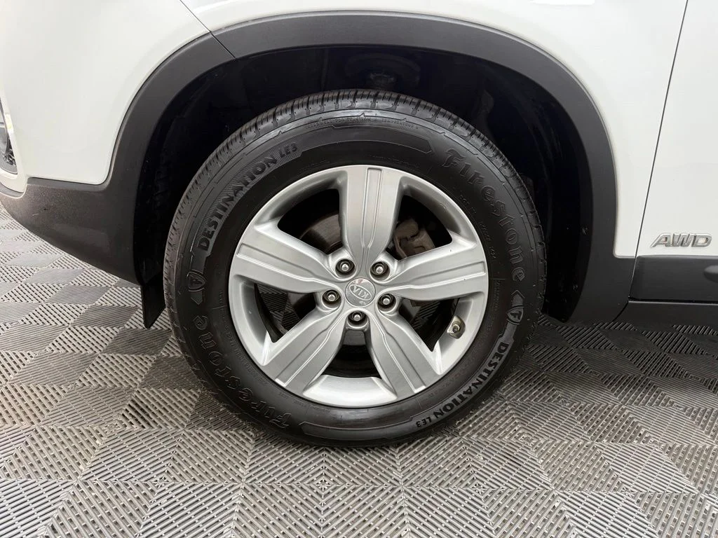 Used 2012 White Kia EX image 15