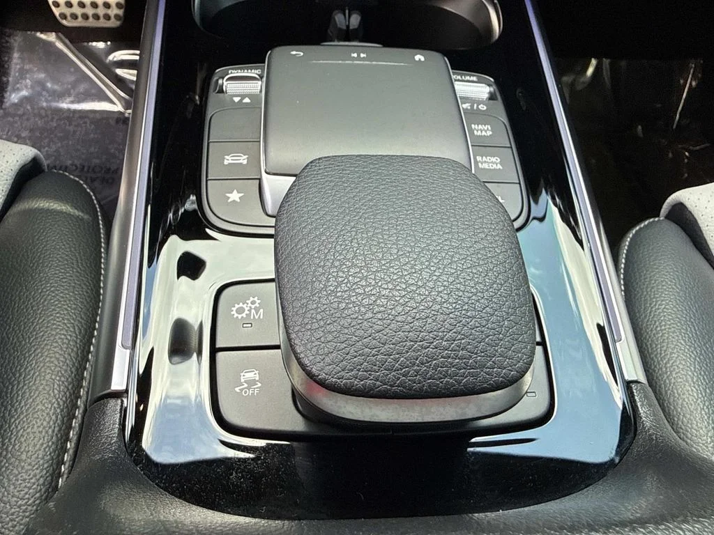 Used 2022  Mercedes-Benz GLB 35 AMG® image 33