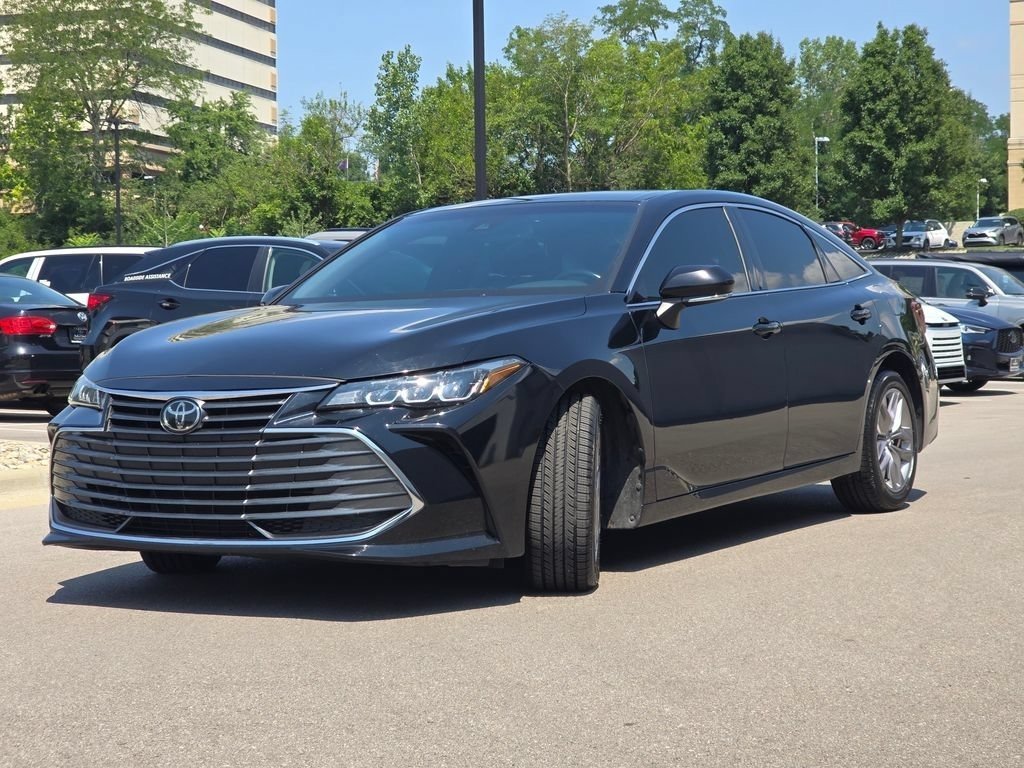 Used 2019 Midnight Black Metallic Toyota XLE image 21