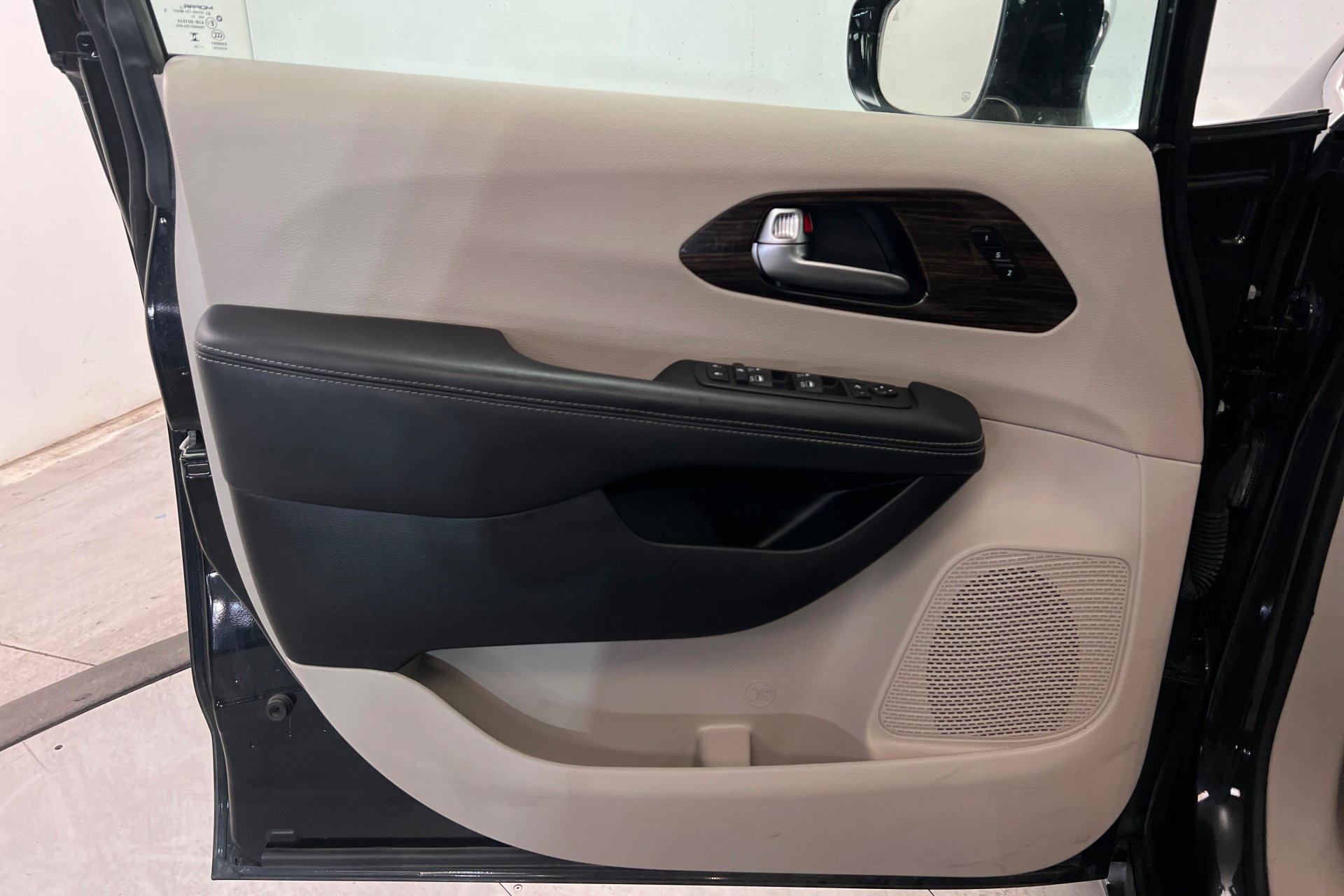 2023 Chrysler Pacifica Limited - Photo 14