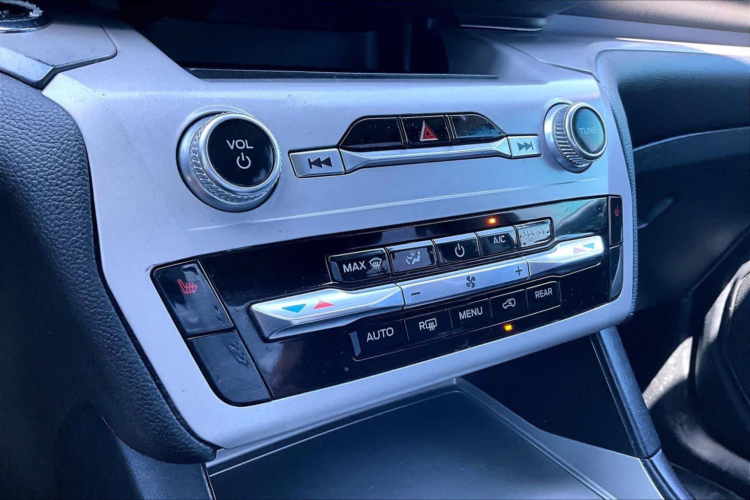 Used 2023 Iconic Silver Ford XLT image 33
