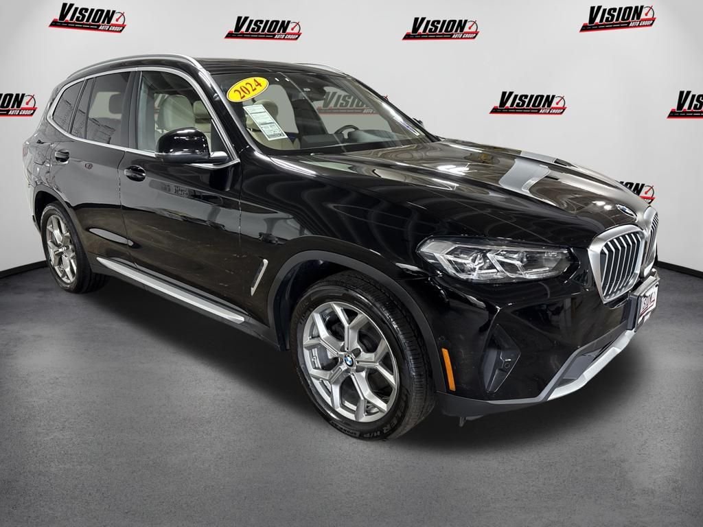 Used 2024 Black BMW xDrive30i image 3