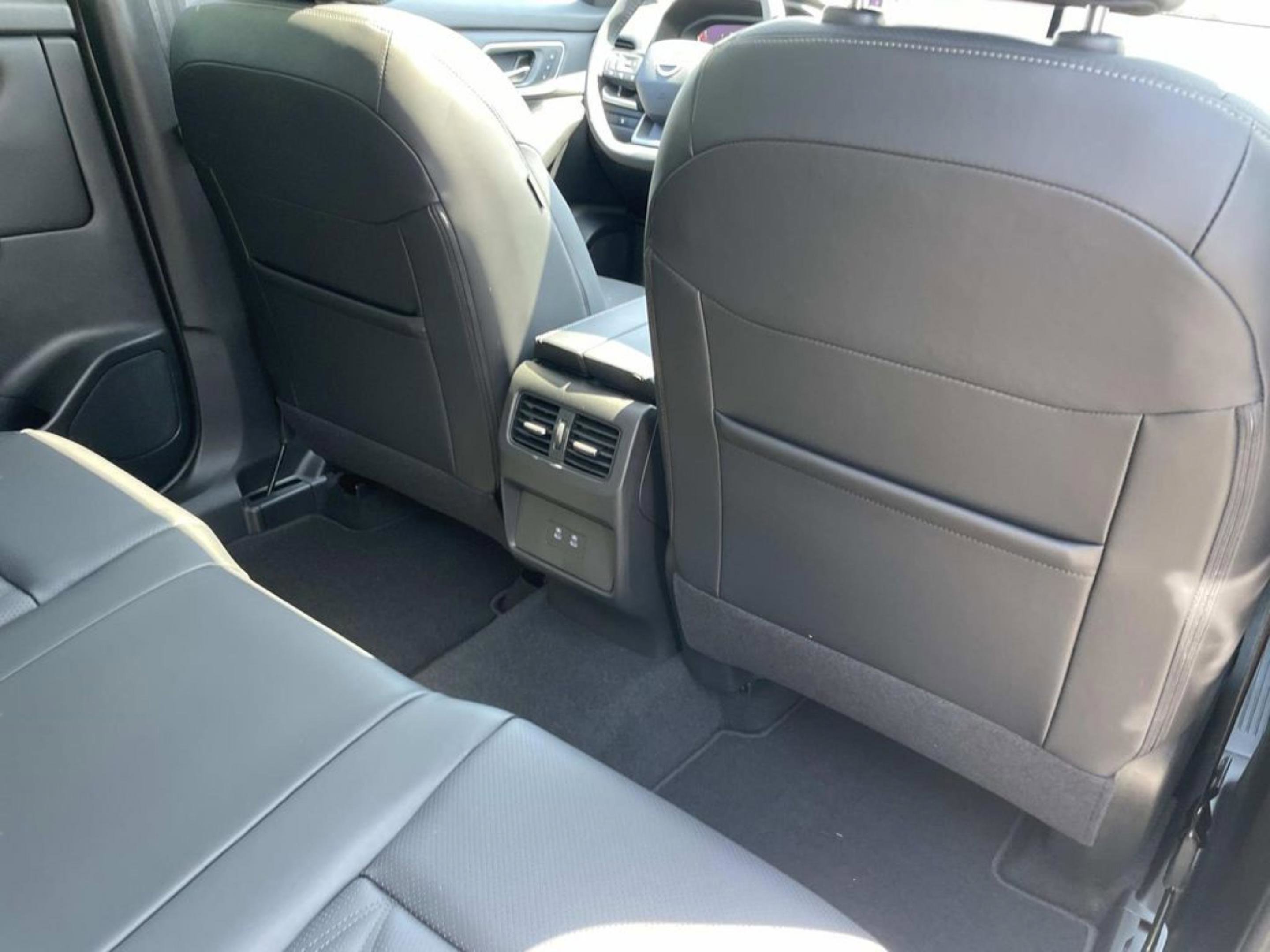 New 2026 Boulder Gray Pearl / Super Black Two-tone Nissan Platinum image 13