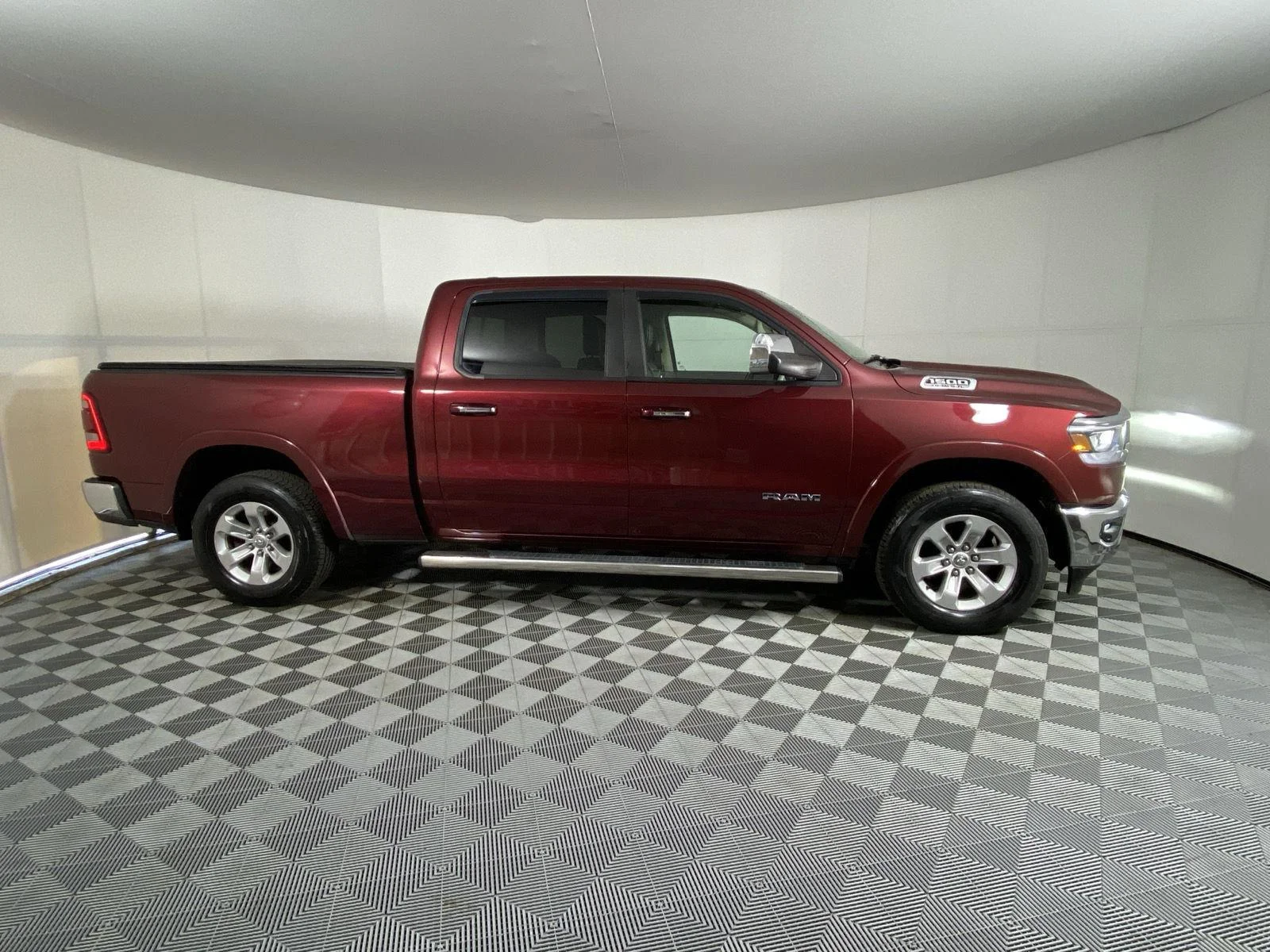 Used 2019 Delmonico Red Pearlcoat Ram Laramie image 8