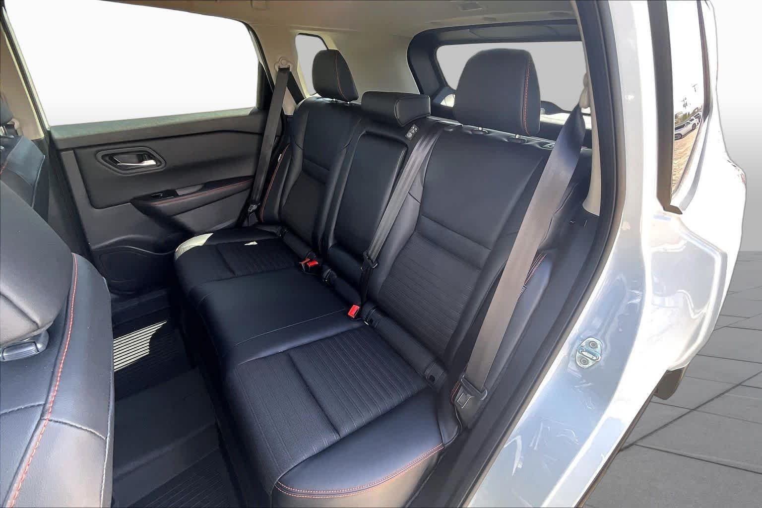 Used 2025 Everest White Pearl Nissan Rock Creek image 20