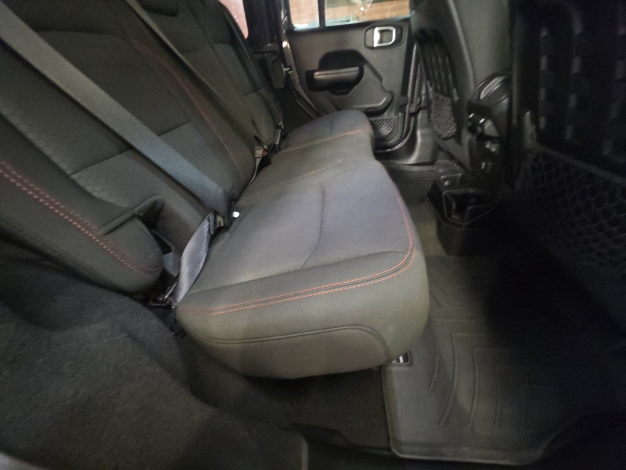 Used 2021 Granite Crystal Metallic Clearcoat Jeep Unlimited Rubicon image 26