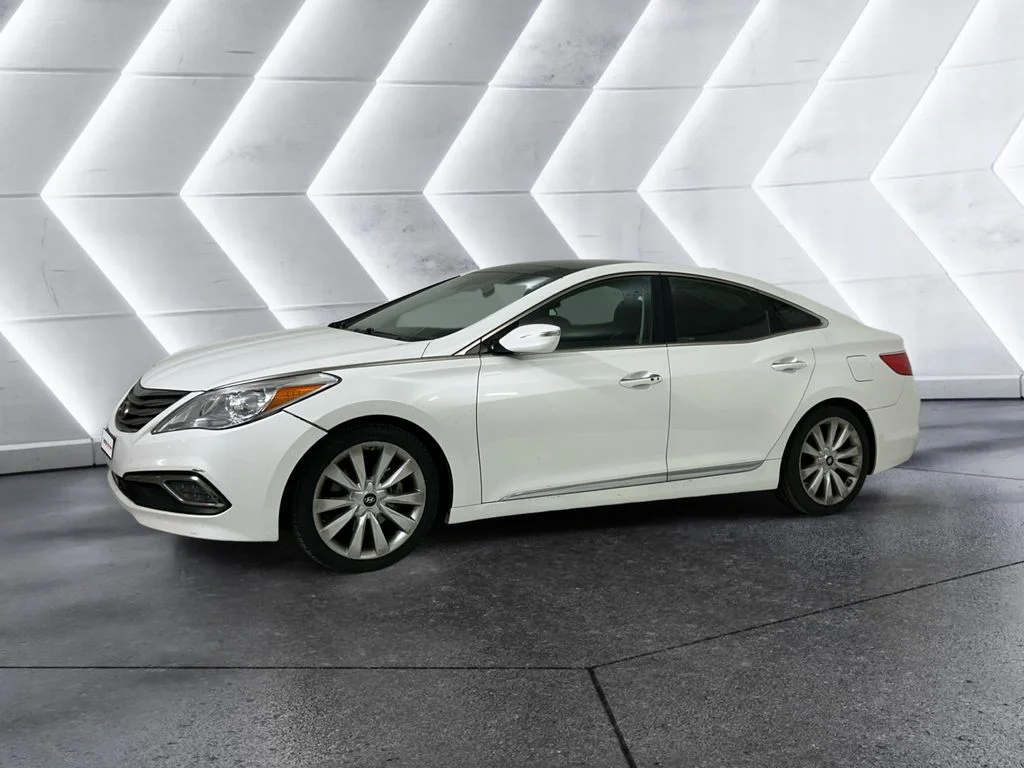 Used 2016 White Hyundai Limited image 3