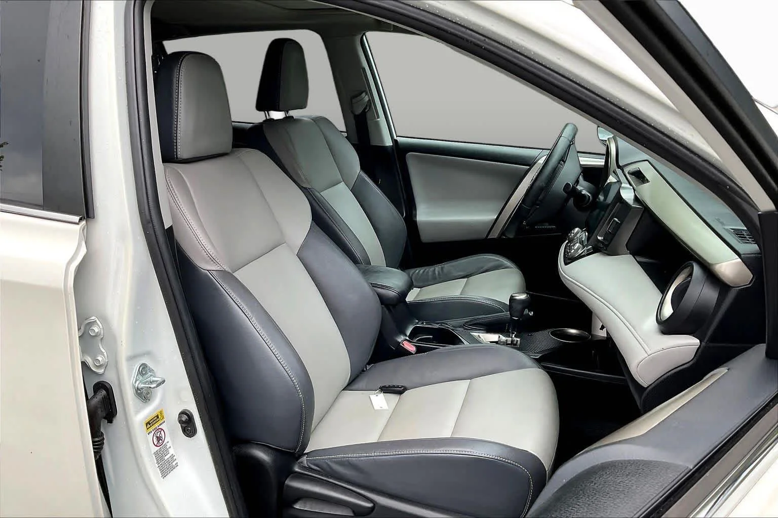 Used 2014 Blizzard Pearl Toyota Limited image 8