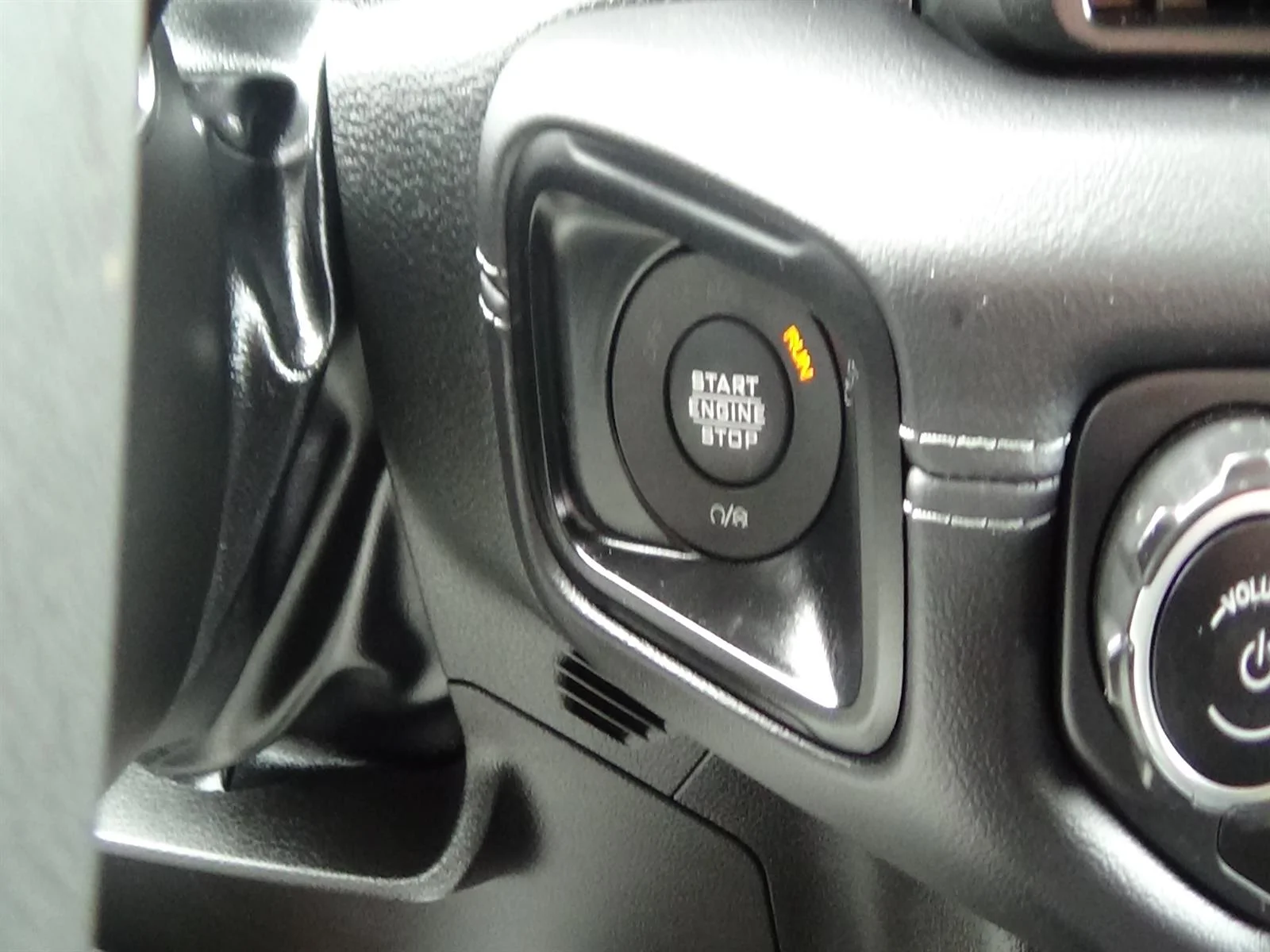 Certified Used 2024 Anvil Clear Coat (pds) Jeep Sahara image 28