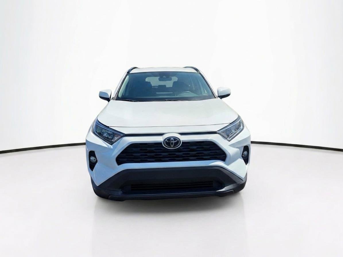 Used 2020 Super White Toyota XLE image 4