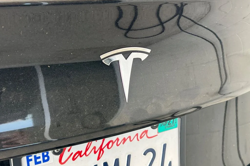 Used 2018  Tesla Mid Range image 9