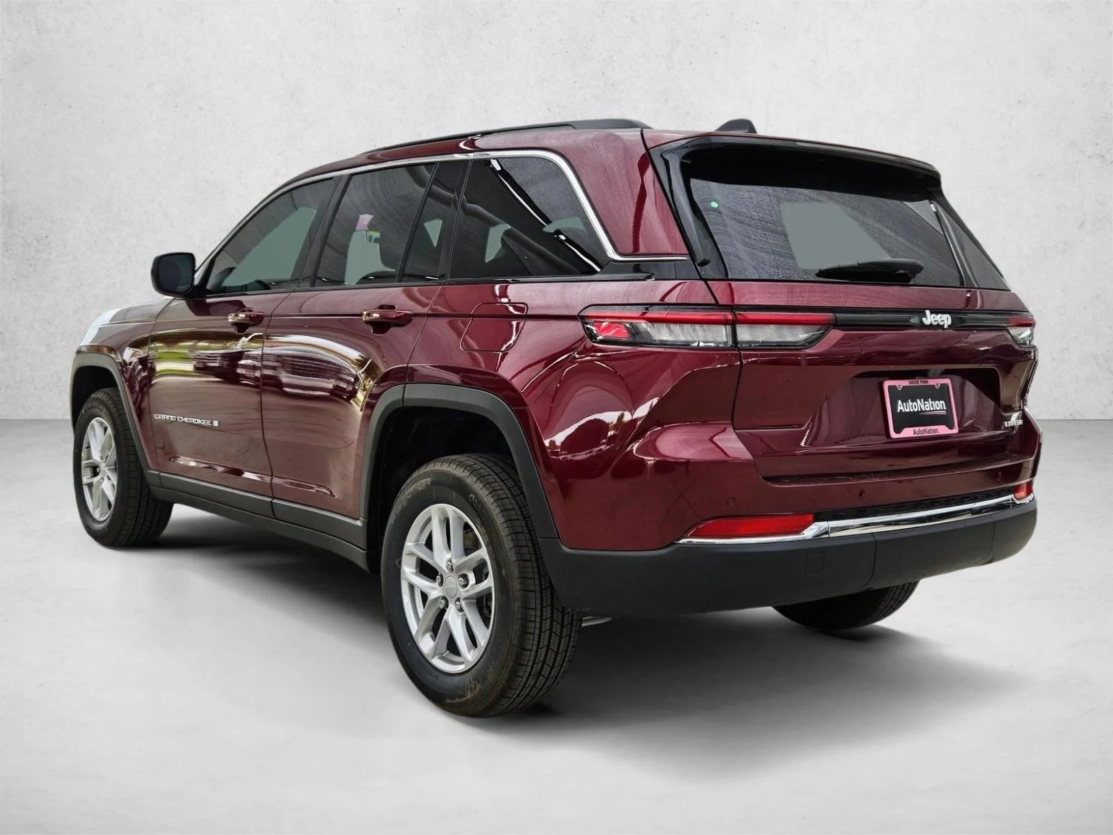 New 2026 Velvet Red Pearl-Coat Exterior Paint Jeep Laredo image 9