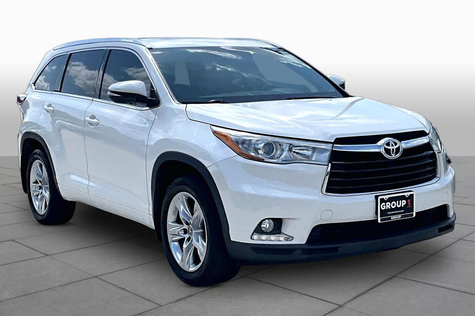 Used 2016 Blizzard Pearl Toyota Limited image 3