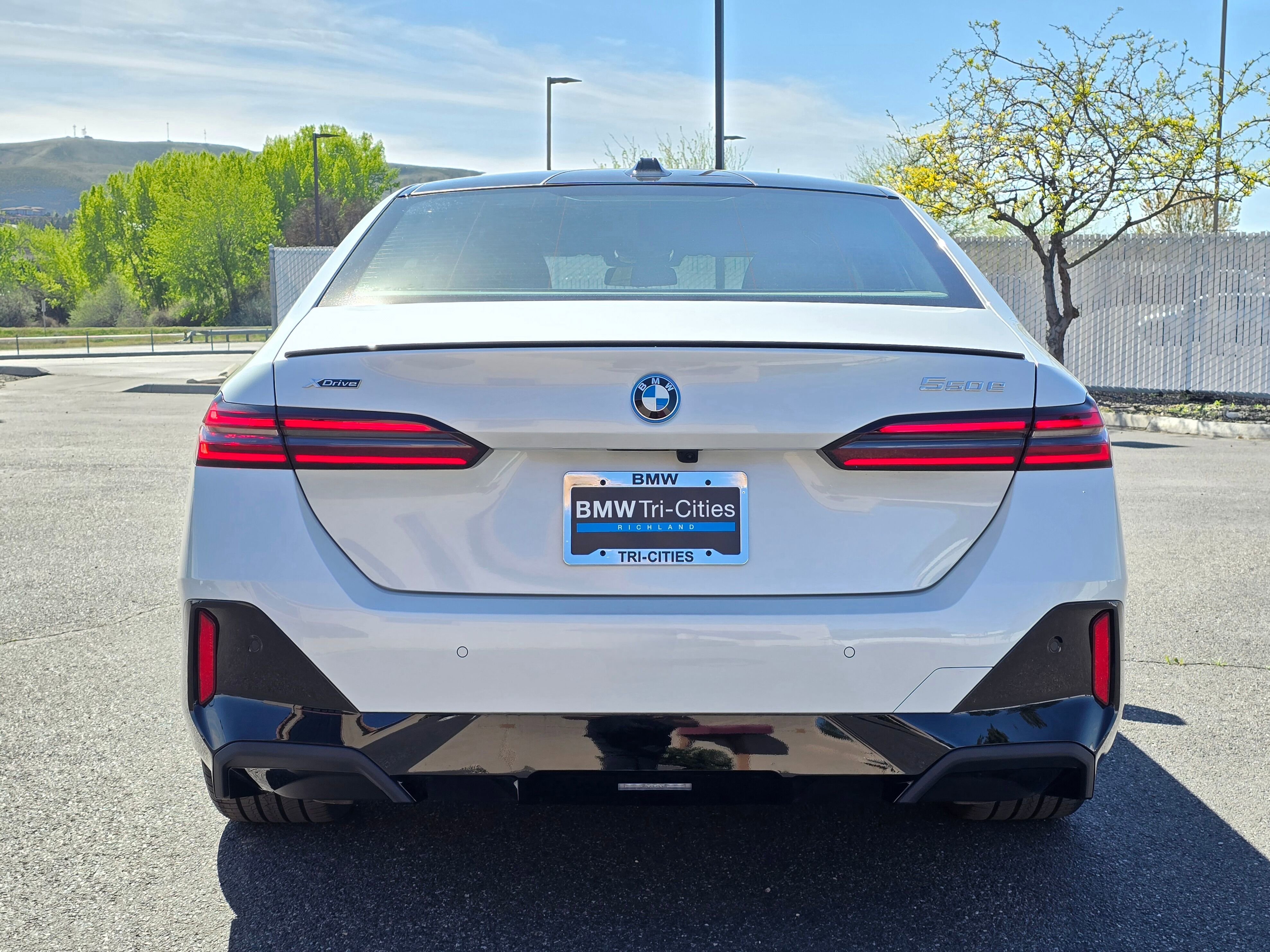 2026 BMW 5 Series 550e - Photo 36
