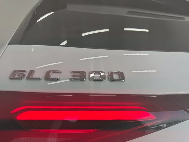 New 2026 Polar White Mercedes-Benz GLC 300 image 42
