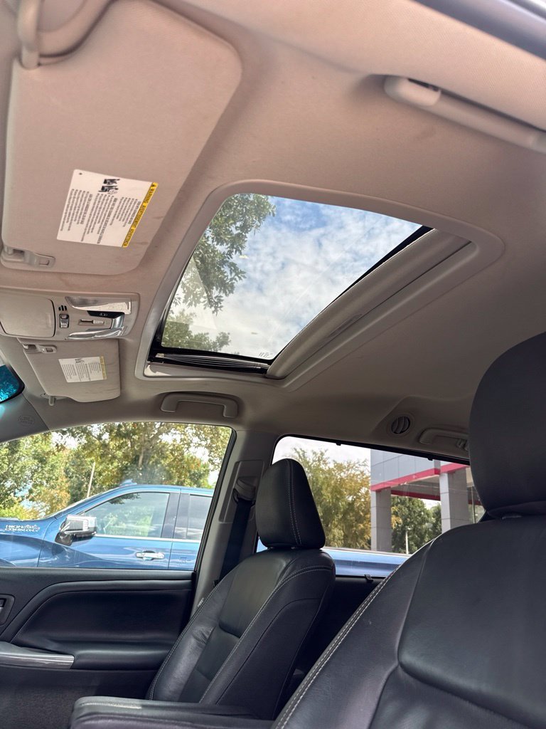 Used 2016 Silver Toyota SE image 9