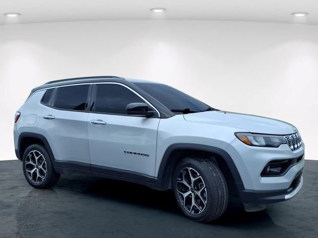Used 2025 Silver Jeep Limited image 5