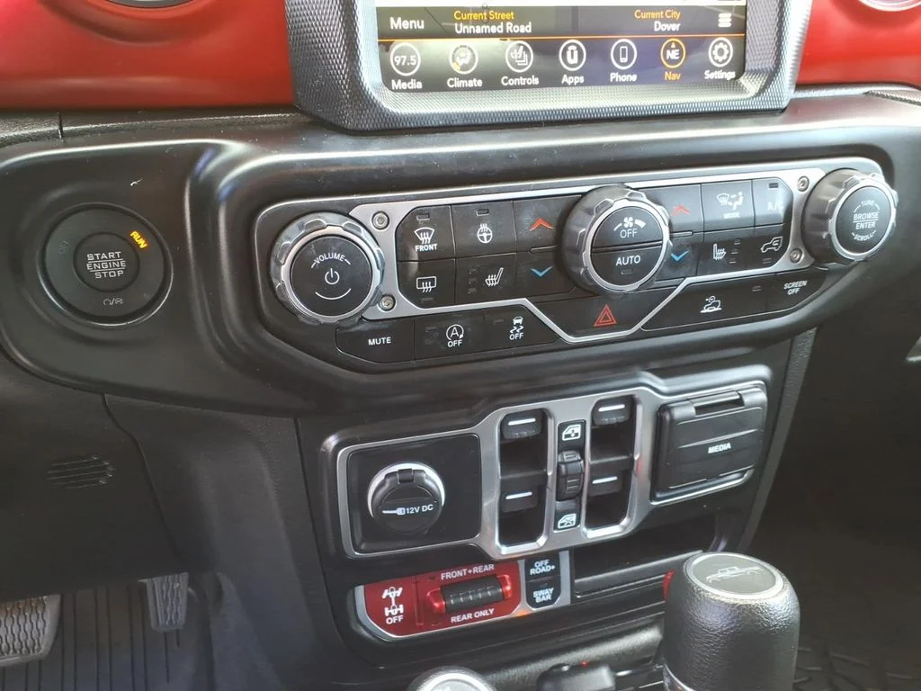 Used 2023 Silver Jeep Rubicon image 14