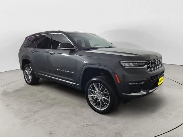 Used 2022 Gray Jeep Summit image 7