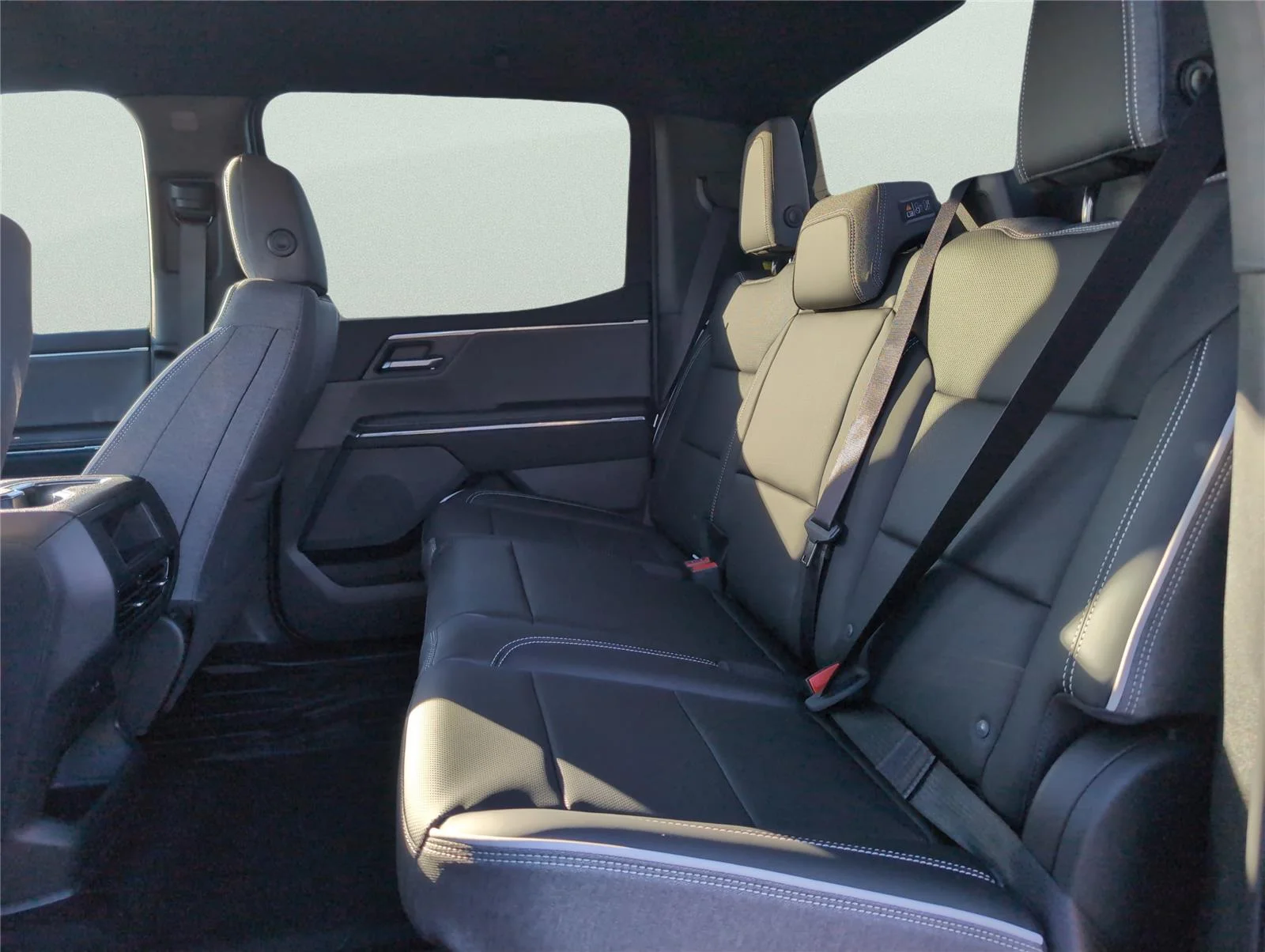 New 2026 Summit White GMC Elevation Standard Range image 15