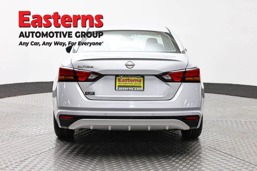 Used 2023 Silver Nissan 2.5 S image 6