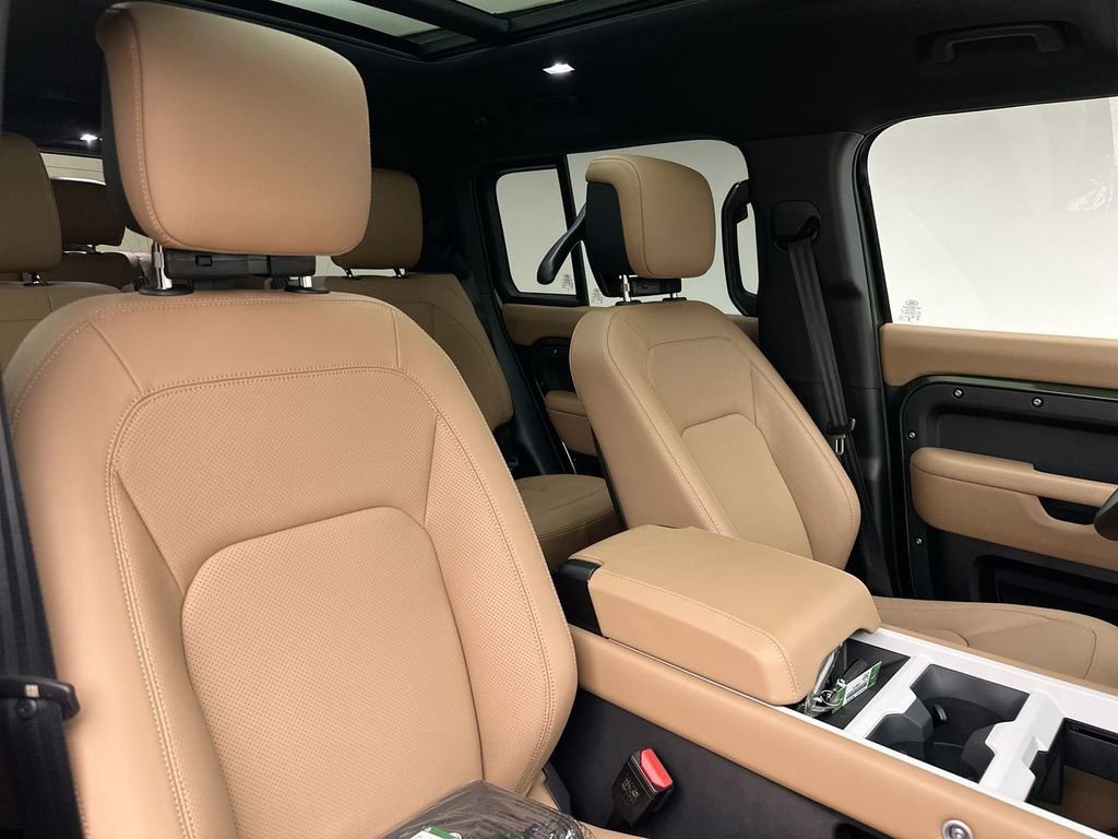 New 2026 Woolstone Green Land Rover S image 6