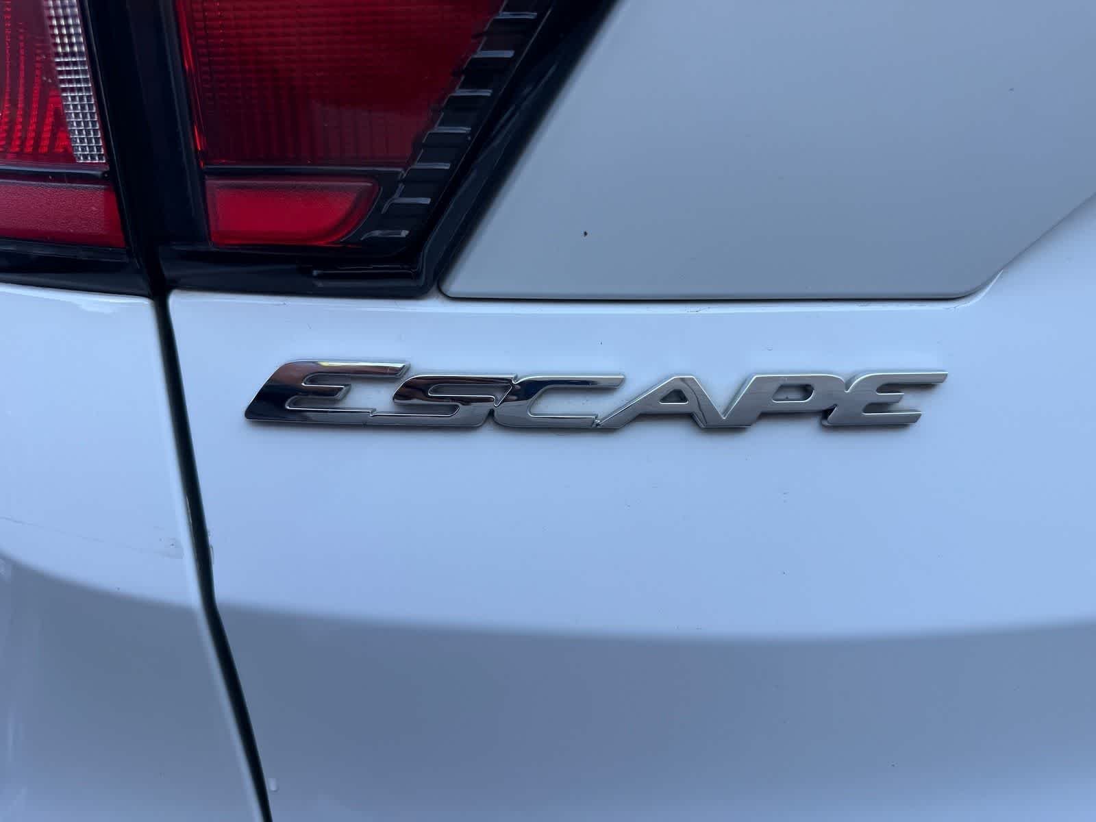 Used 2018 Oxford White Ford SE image 18